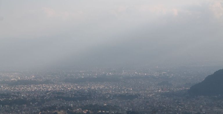 काठमाडौँको तुवाँलो अझै केही दिन स्थिर रहने