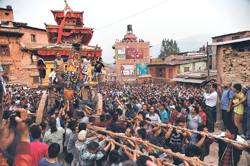 प्रशासनद्वारा बिस्केट जात्रा मनाउन रोक, स्थानीयद्वारा विरोध