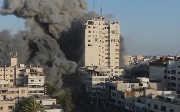 इजरायल–गाजा हिंसा : लाभमा अग्लो भवन यसरी ध्वस्त गरिएको देखियो