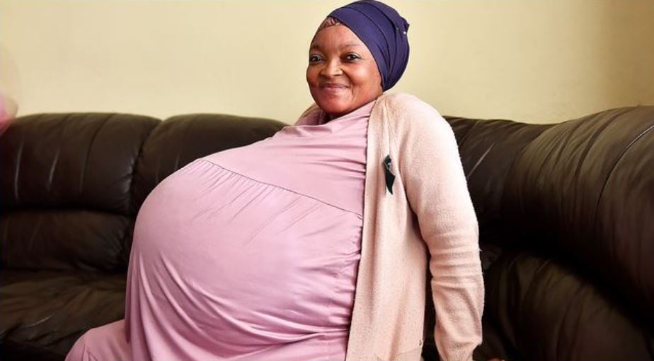 दक्षिण अफ्रिकी एक महिलाले एकै पटकमा १० सन्तान जन्माएर राखिन् विश्व रेकर्ड