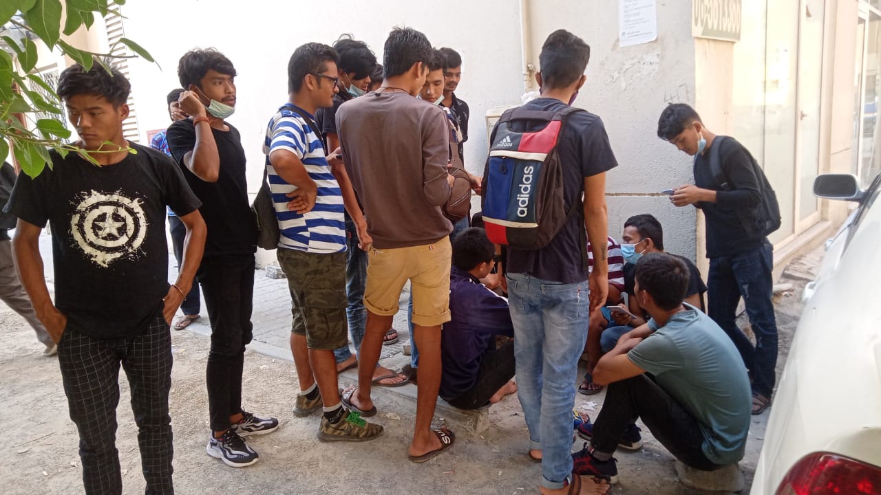 ‘भिजिट भिसा’मा यूएई पुर्याइएका नेपालीको रोदन : २ लाख ५० हजारसम्म असुल गरेर विचल्लीमा पारे