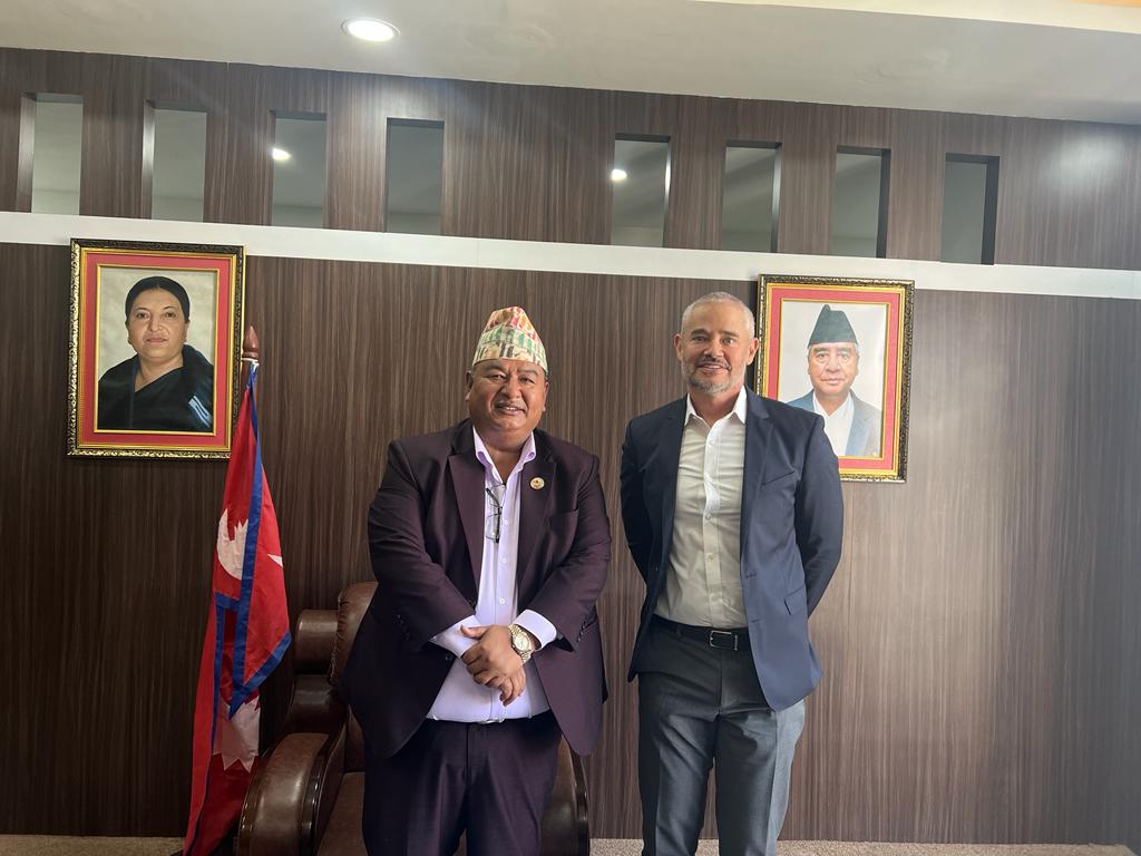 श्रममन्त्री श्रेष्ठ र आइएलओका नेपाल निर्देशक होवार्डबीच छलफल
