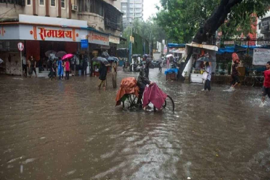 भारतमा बाढीका कारण ३२ जनाको मृत्यु, एक दर्जन बेपत्ता