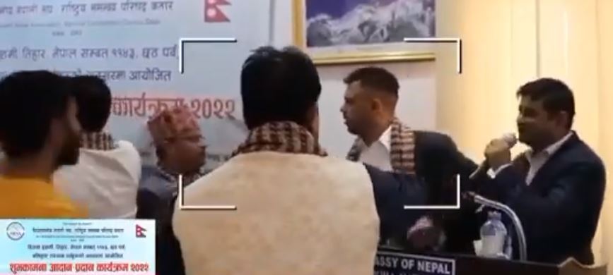 कतारको नेपाली दूतावासमा समाजसेवीहरूको ‘तमासा’, अशोभनीय ‘हर्कत’ले देशकै बेइज्जत