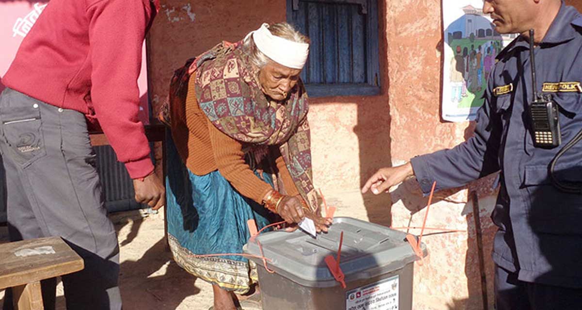 १५ वटा केन्द्रमा मतदान राेकियाे