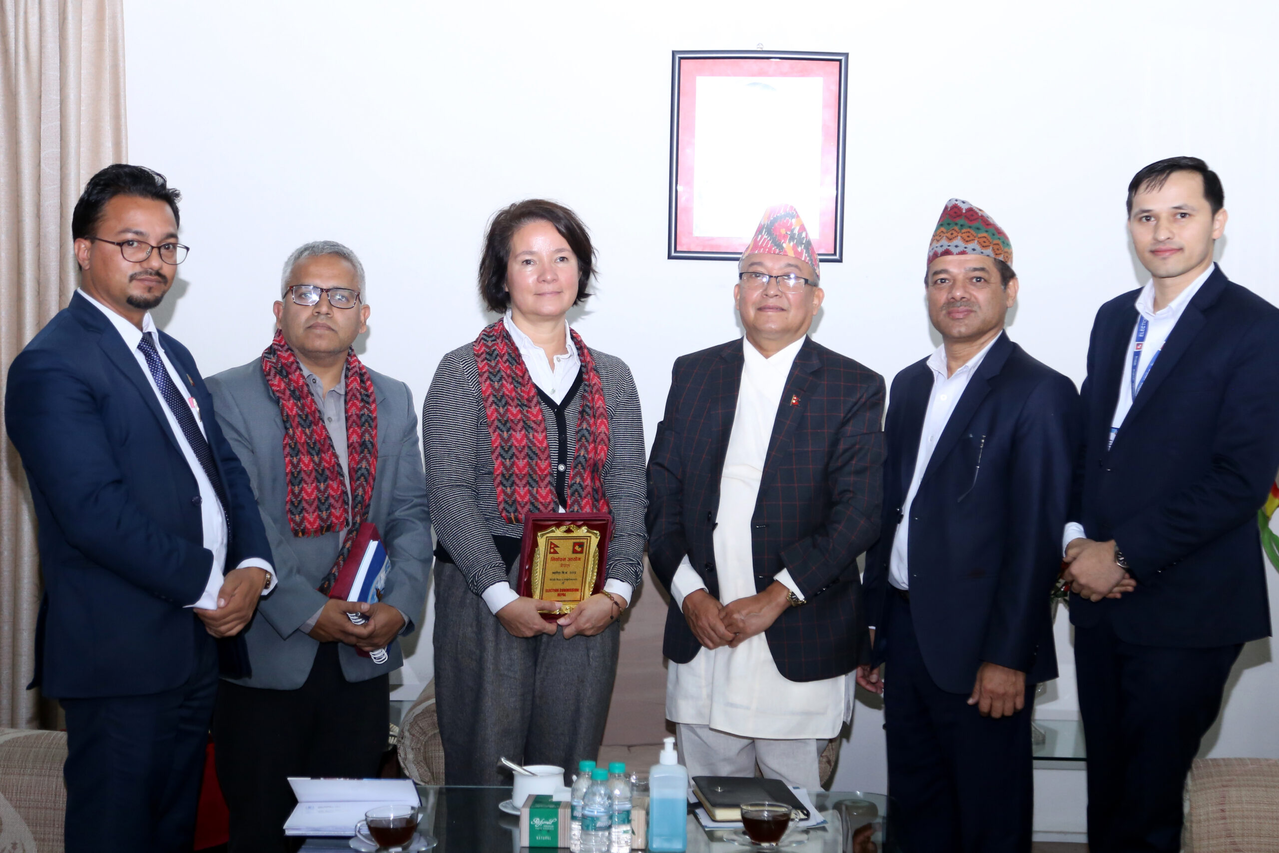 प्रमुख निर्वाचन आयुक्त थपलियासँग युरोपियन युनियनका राजदूतको शिष्टाचार भेट