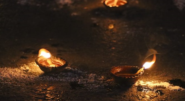 विदेशमा ज्यान गुमाएका कामदारको सम्झनामा दीप प्रज्वलन
