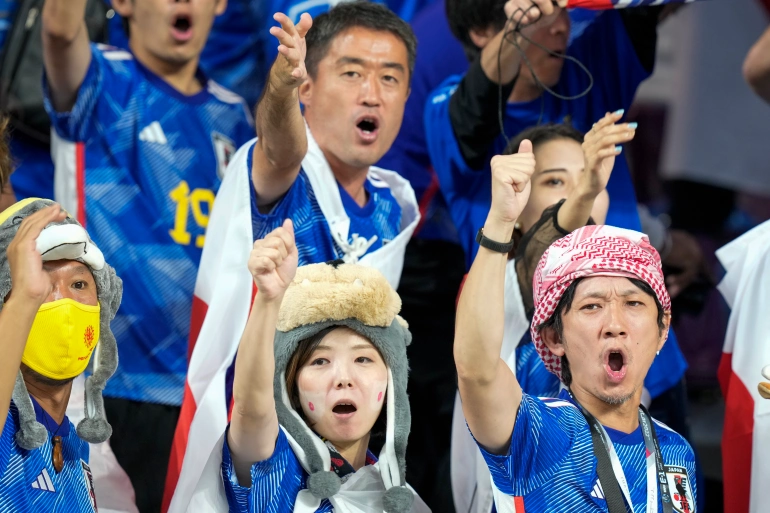 फिफा विश्वकप : निद्रा मार्दै जापानी फ्यान