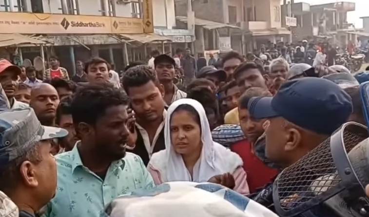 रामगोपालपुरमा प्रहरी स्थानीयबीच झडप हुँदा पाँच घाइते