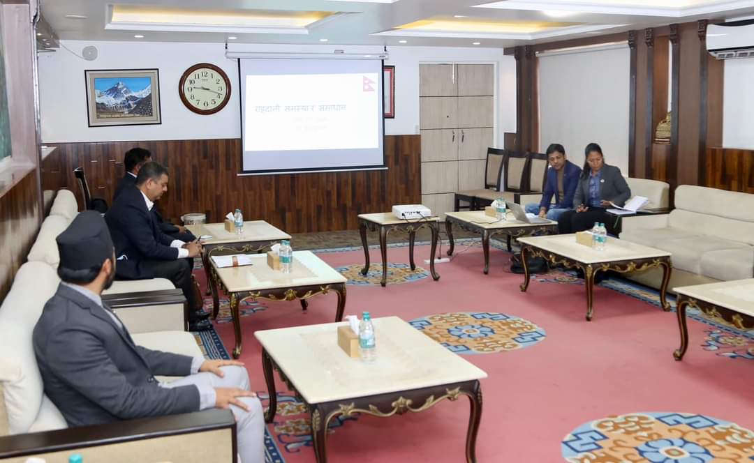 प्रधानमन्त्रीले भेटे कम्बोडियामा ज्यान गुमाएका निराकारका बुबा