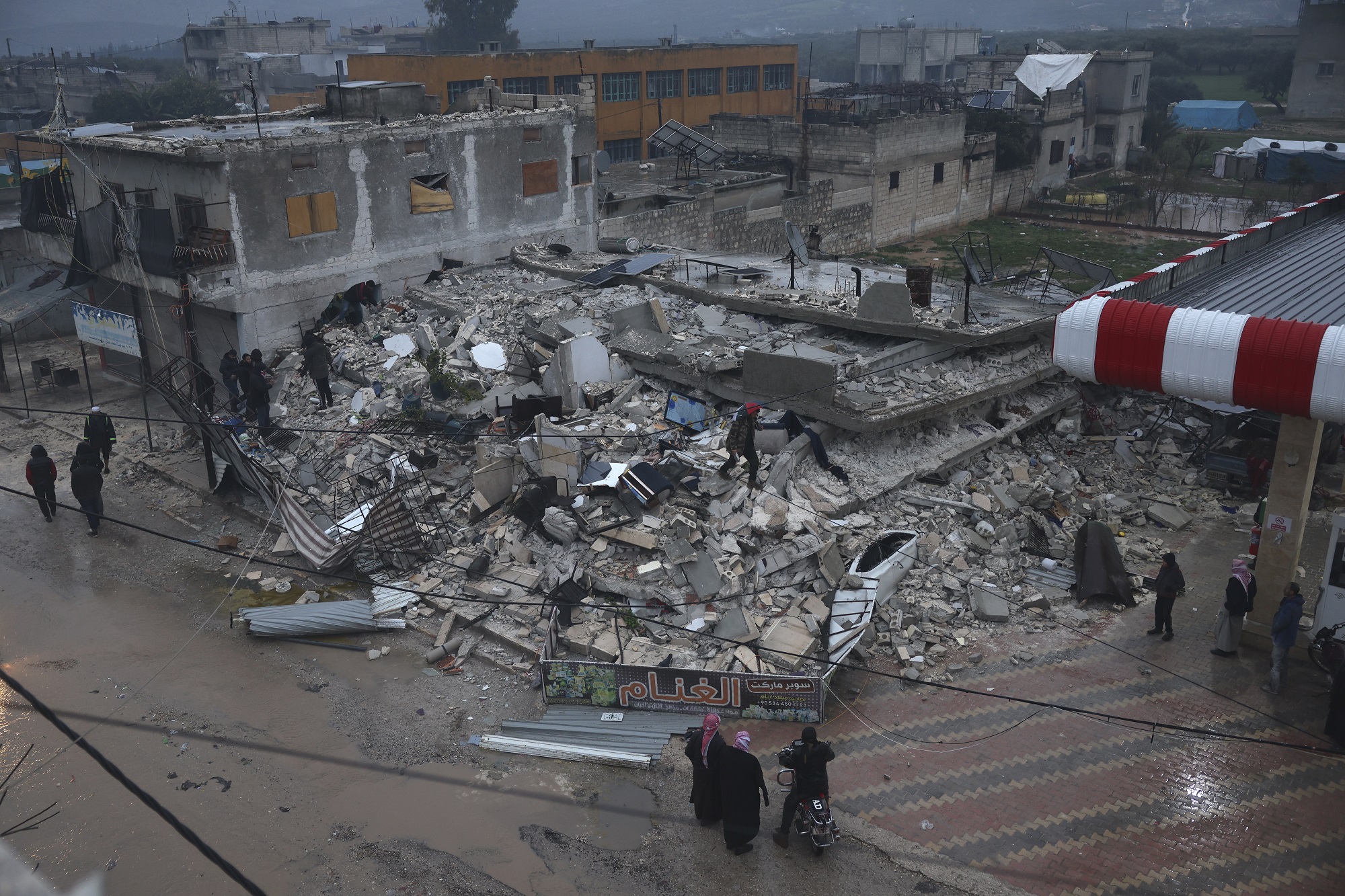 टर्कीमा भूकम्प : पीडितको उद्धारमा कठिनाइ, मृत्यु हुनेको सङ्ख्या १,४९८ पुग्यो