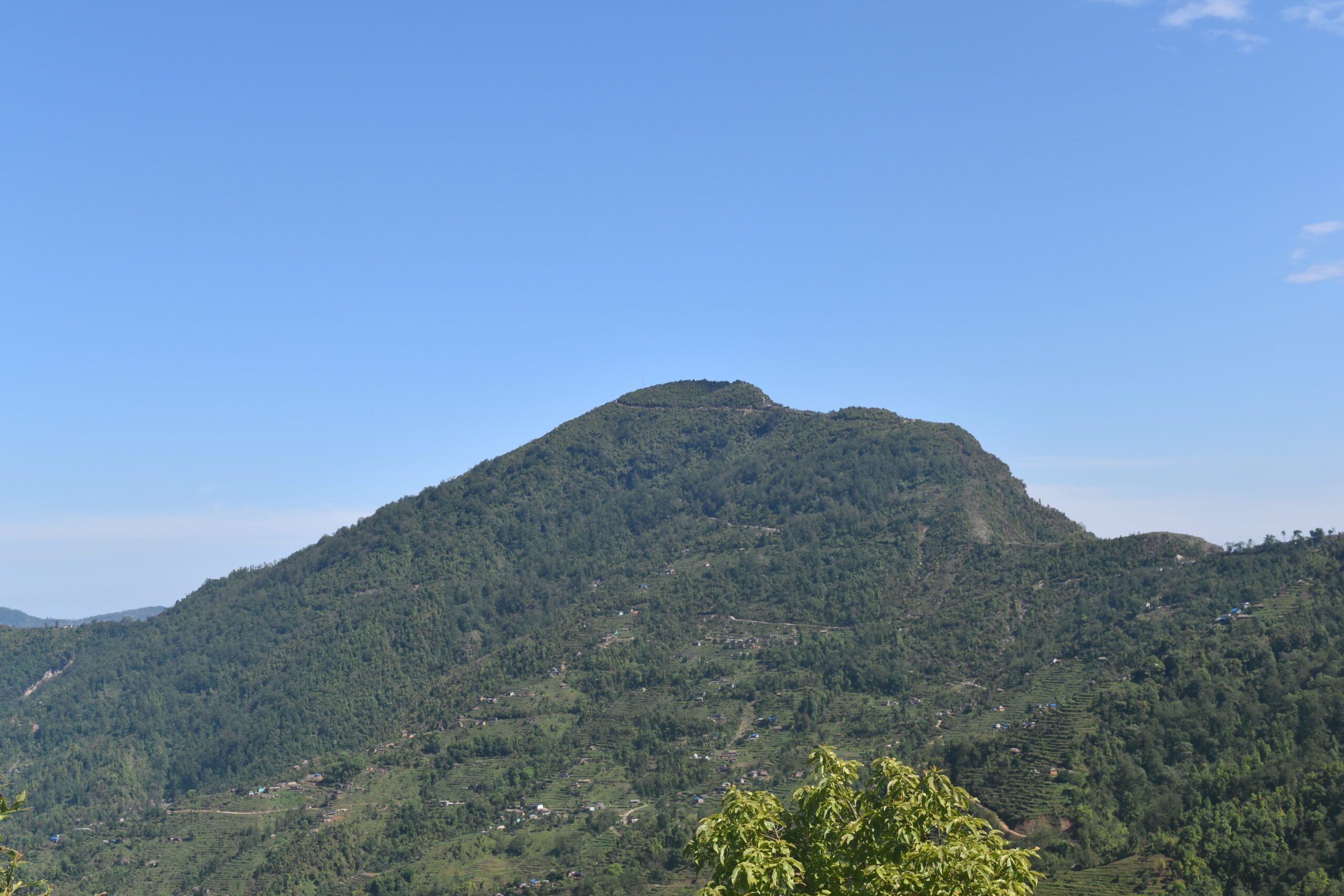 पर्यटक पर्खिरहेको हाँडिकोट