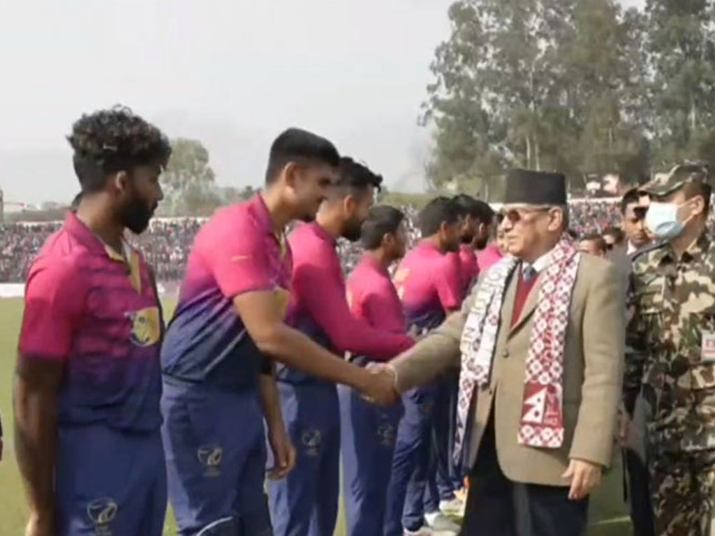 नेपाल र यूएईबीचको क्रिकेट हेर्न प्रधानमन्त्री त्रिवि मैदानमा