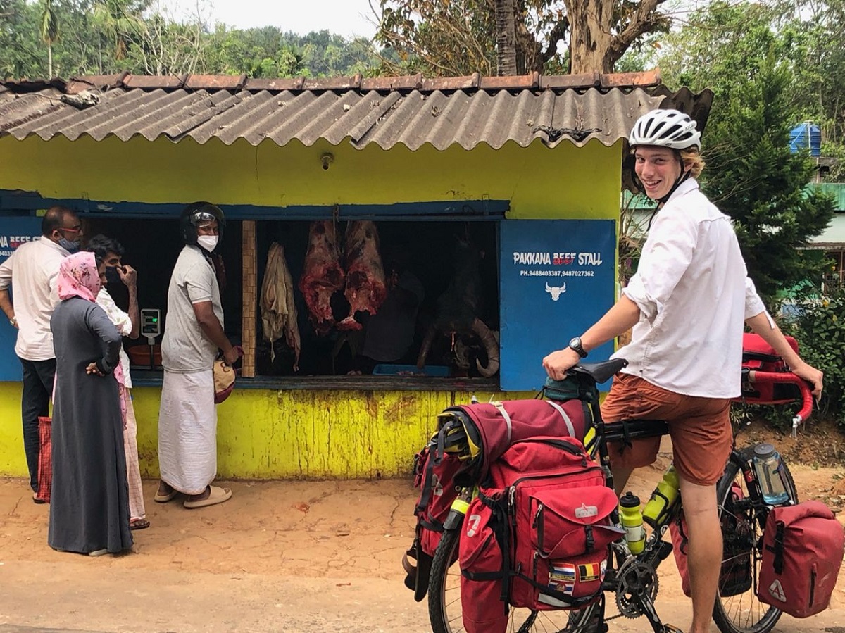 १७ वर्षे विश्व साइकल यात्री : साथीले साथ छाडेको यात्रामा सपनाले डोर्‍यायो