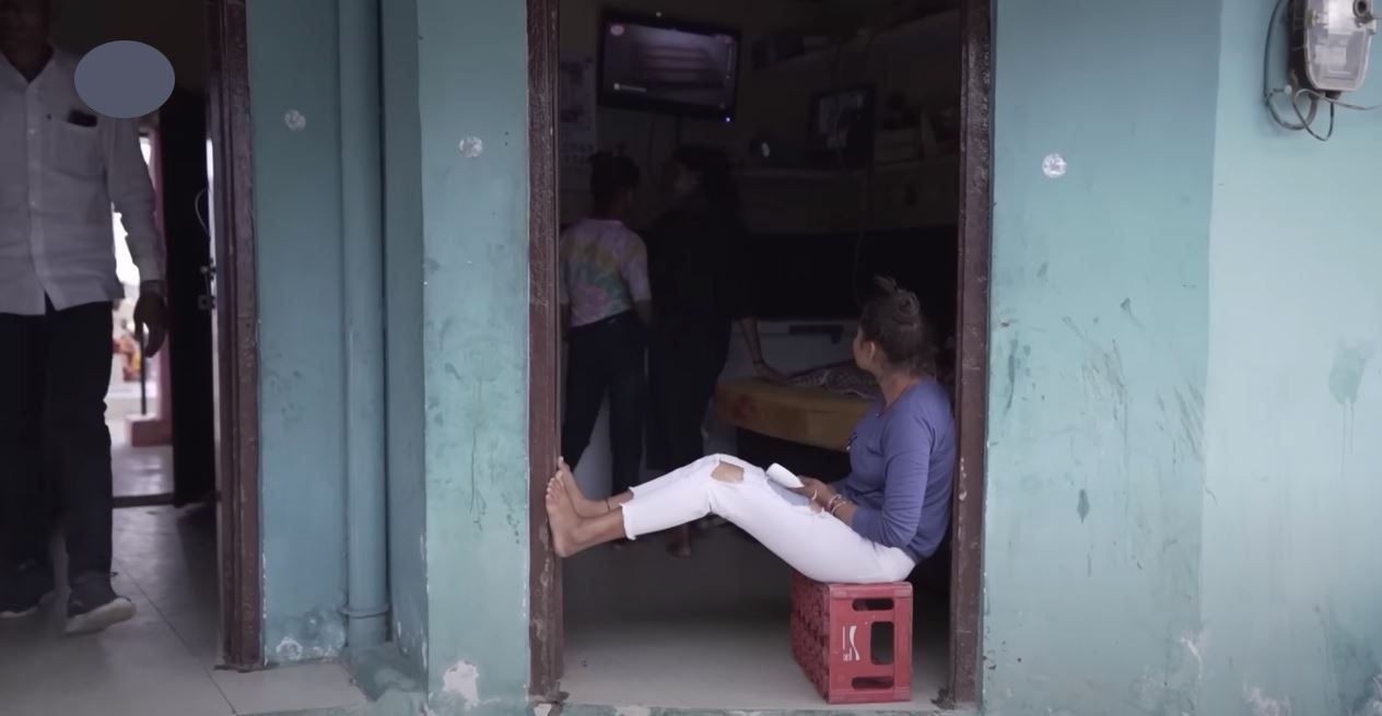 ‘वेश्यालय’ बनेको एउटा गाउँ, जहाँ लोग्ने र दाजुभाइले खोजिदिन्छन् ‘ग्राहक’