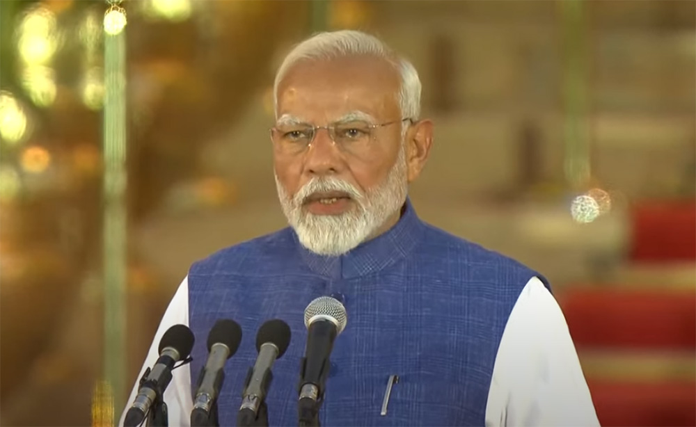 नरेन्द्र मोदीले लिए प्रधानमन्त्रीको शपथ