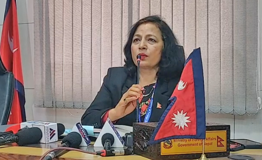 परराष्ट्रसचिव लम्साल ओमान जाँदै