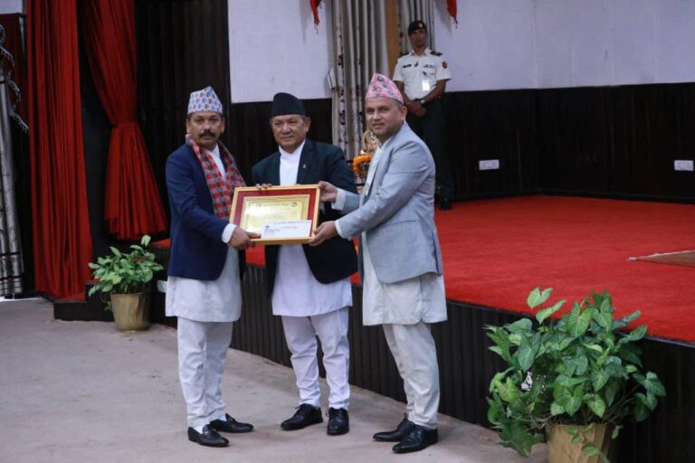 इन्जाका महासचिव रिजाल प्रेस काउन्सिल पत्रकारिता पुरस्कारकारबाट सम्मानित