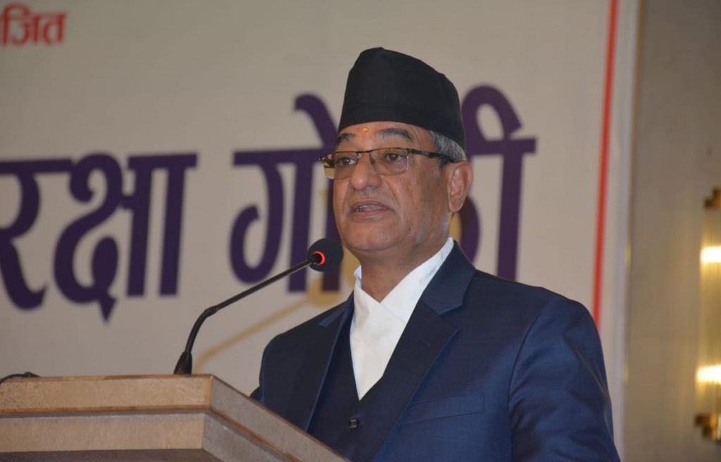कांग्रेस र एमालेकाे समीकरण ८४ सालसम्मै जाने गृहमन्त्री लेखककाे दाबी